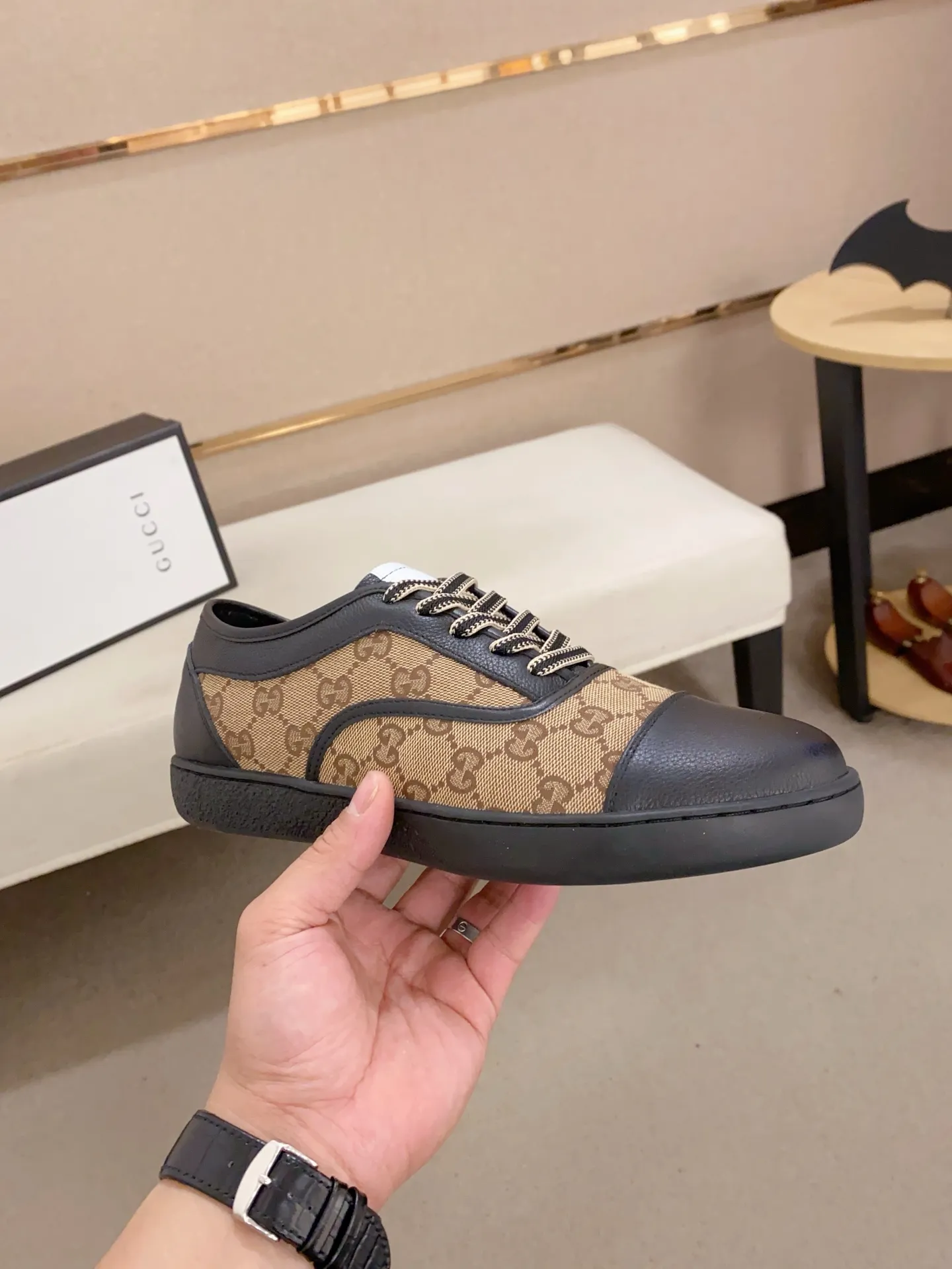 Men's clothing and shoes💰:400💰 (GUCCI) The latest model from the official website 🎁🎁Casual and fashionable men's shoes👟, hot style 💥The version is simple and elegant, exclusive for trendy men. Unique official website latest brand elements 👑Gucci original decoration, fashionable and generous, the fabric is original cowhide ✅sheepskin lining, the official website specifies wear-resistant casual outsole, the classic model is taken in kind at the counter🎬38-44 (45 is not returned or exchanged)